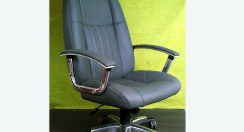 Перетяжка офисного кресла кожей. Балей